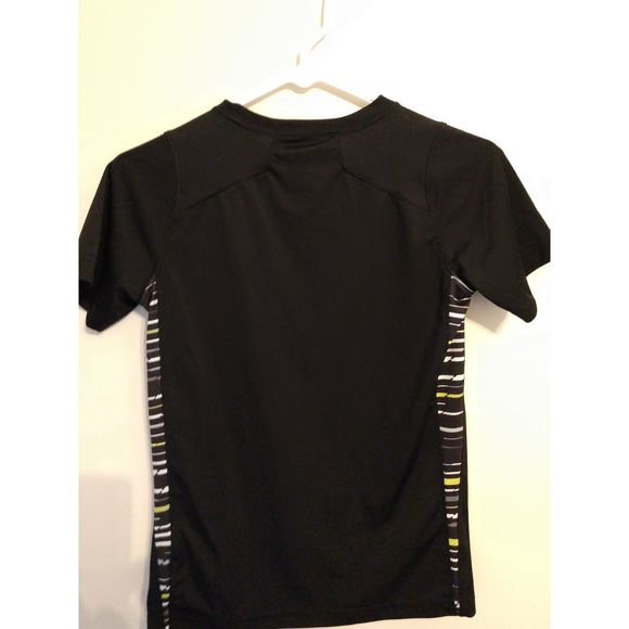 Unisex. Nike. Dry fit. Short sleeve. T-shirt. Medium. Black. Graphic logo. - Picture 3 of 3